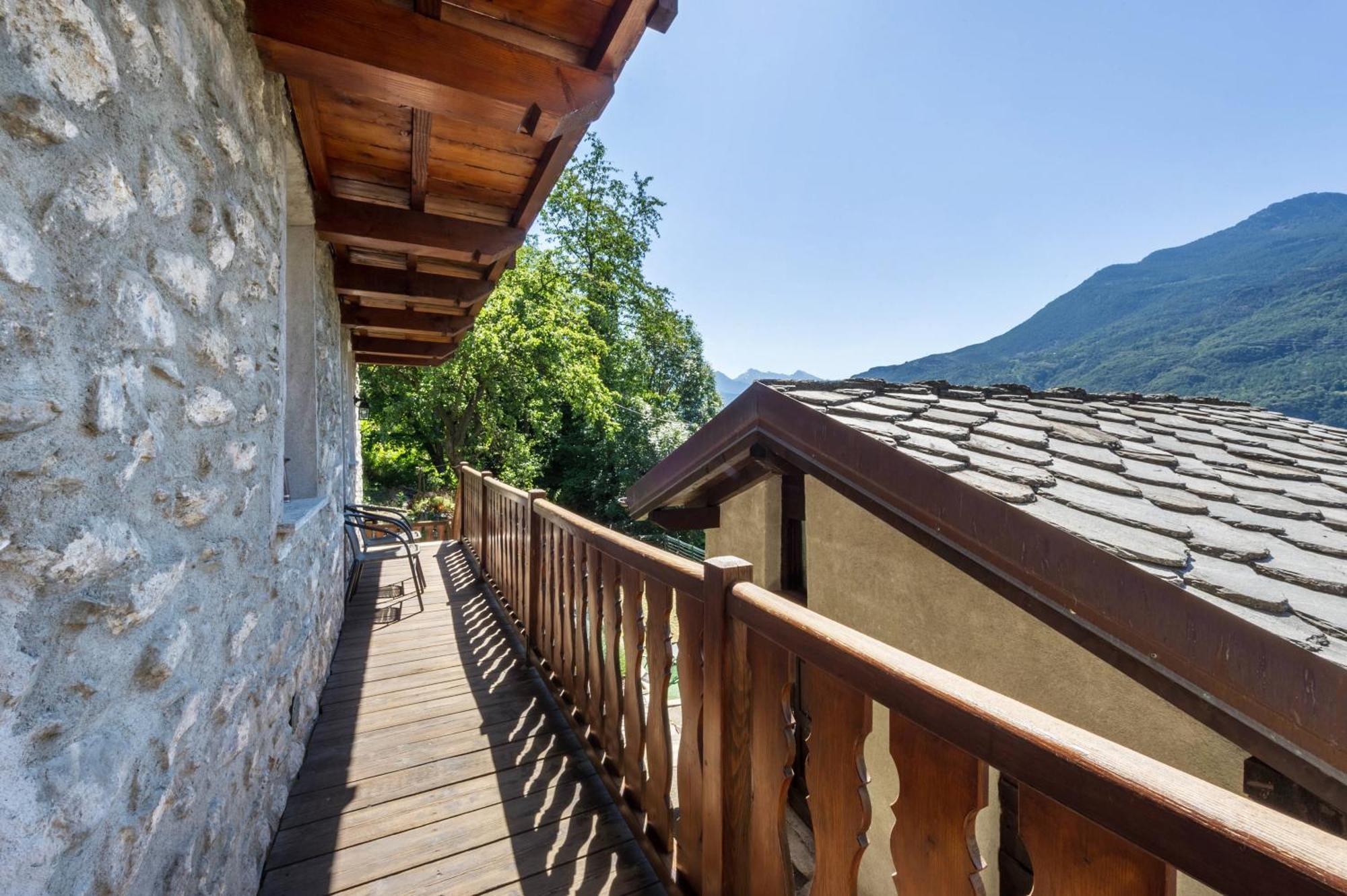Il Nido Di Letizia Châtillon Exterior foto