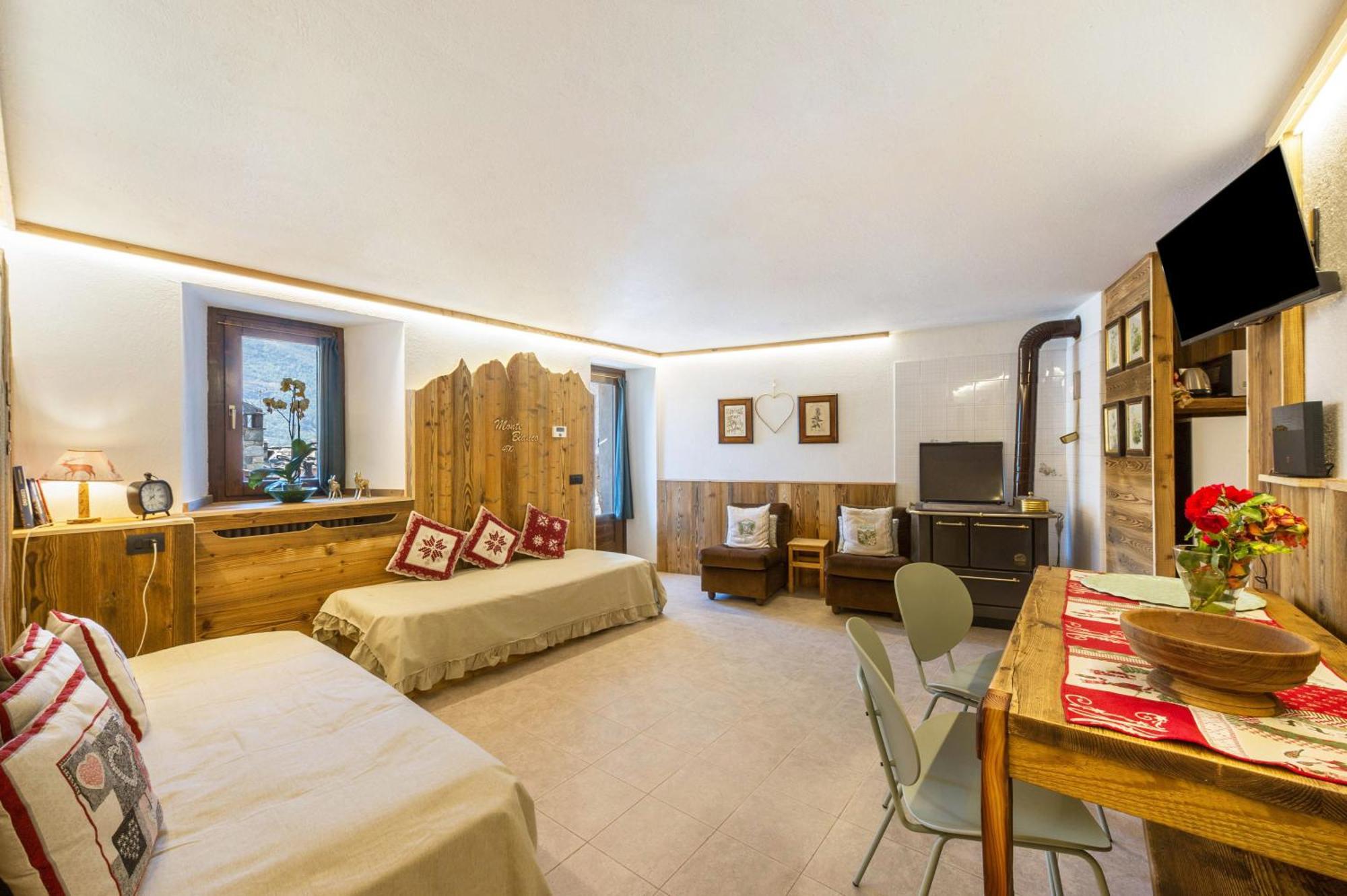 Il Nido Di Letizia Châtillon Exterior foto