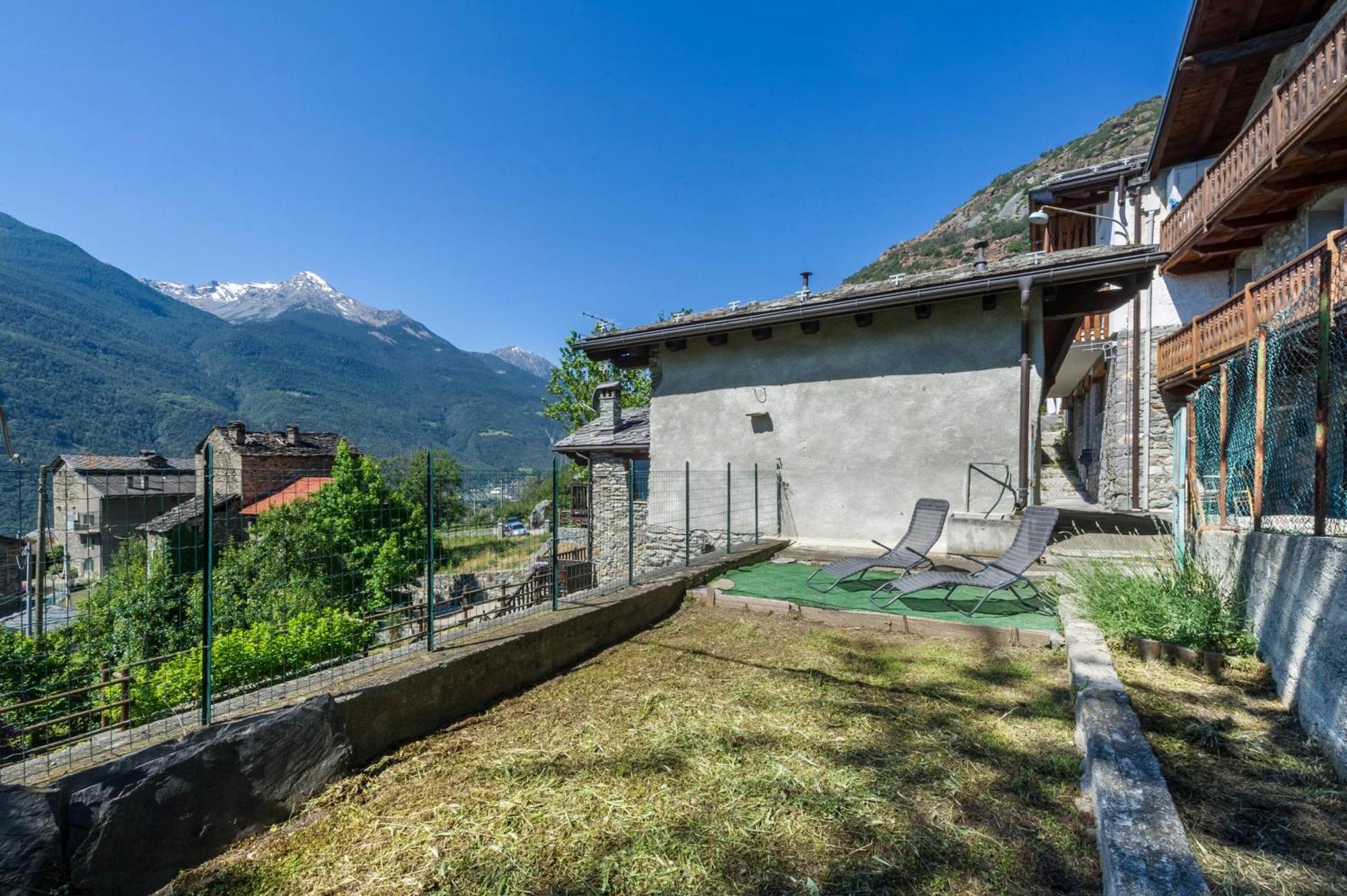 Il Nido Di Letizia Châtillon Exterior foto