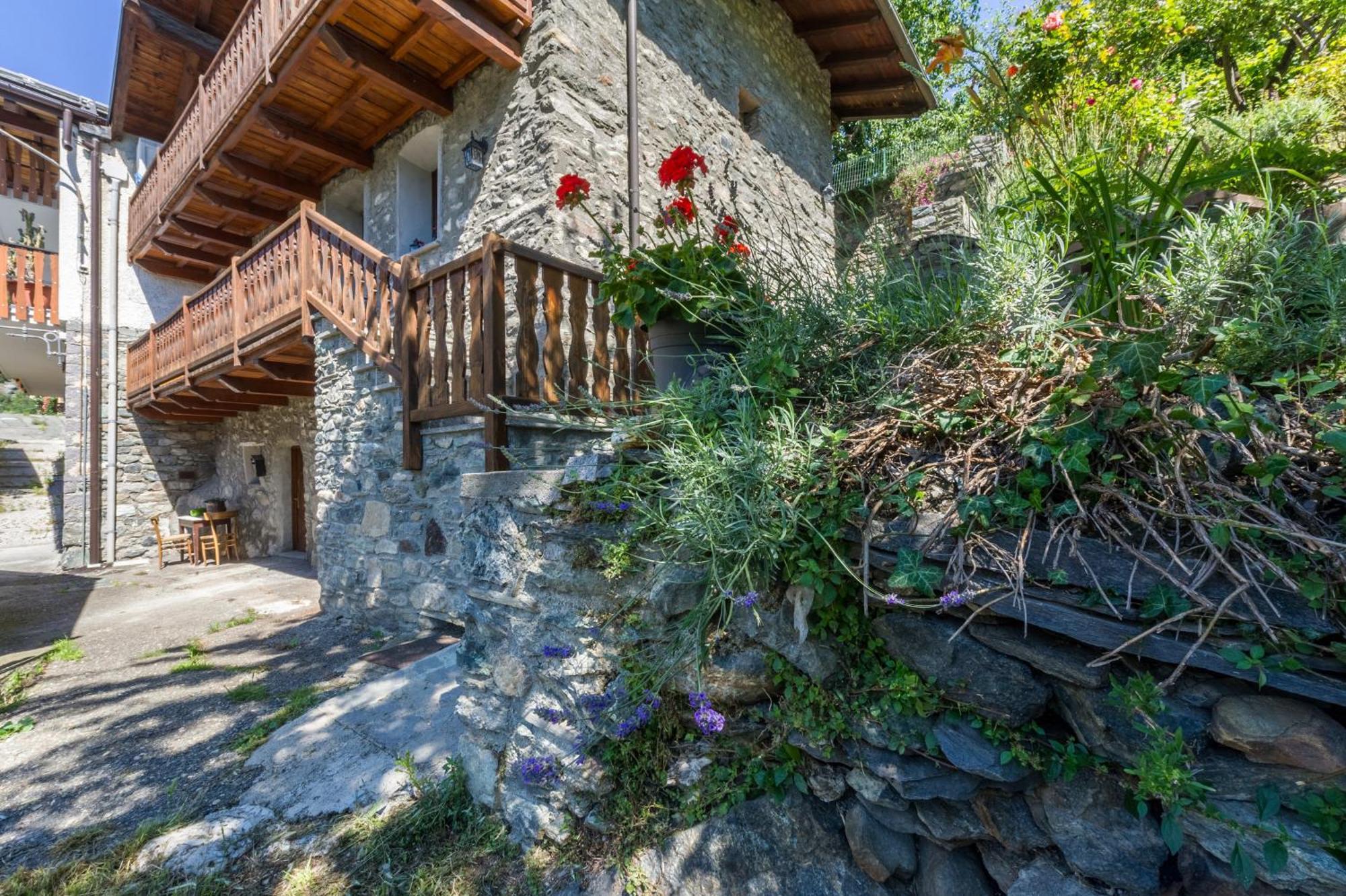 Il Nido Di Letizia Châtillon Exterior foto